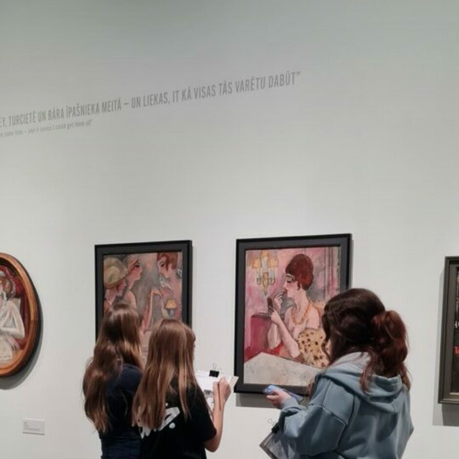 mākslas muzeja apmeklējums