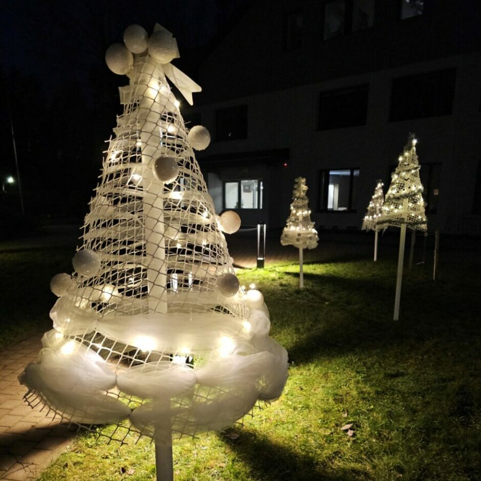 Ziemassvētku noformējums skolā