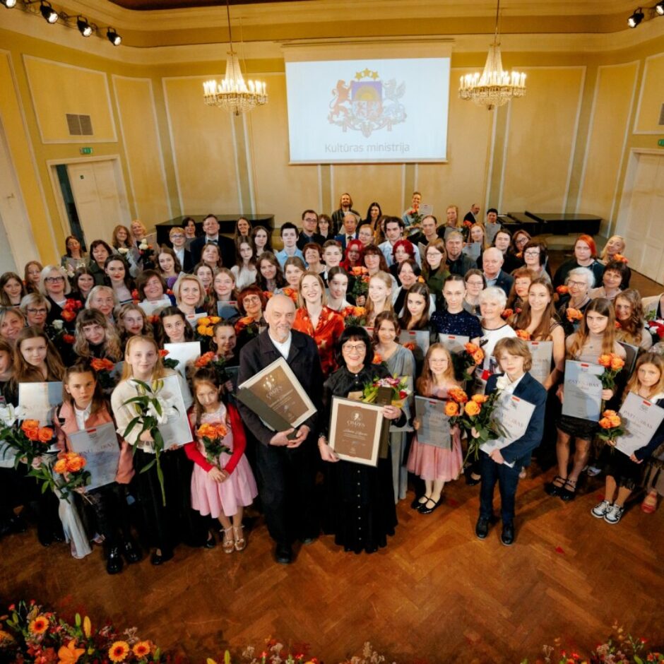 Kultūras Ministrijas balva par audzēkņu panākumiem starptautiskajos konkursos.