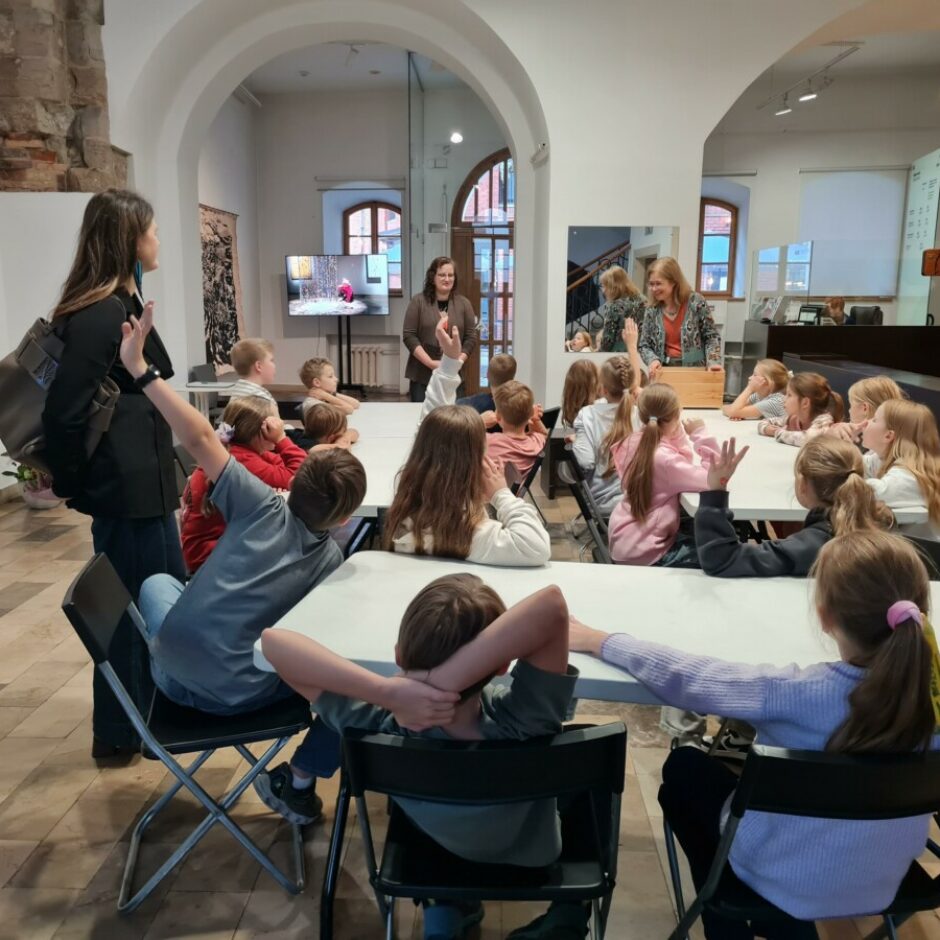 mācību ekskursija uz Dekoratīvās mākslas un dizaina muzeju