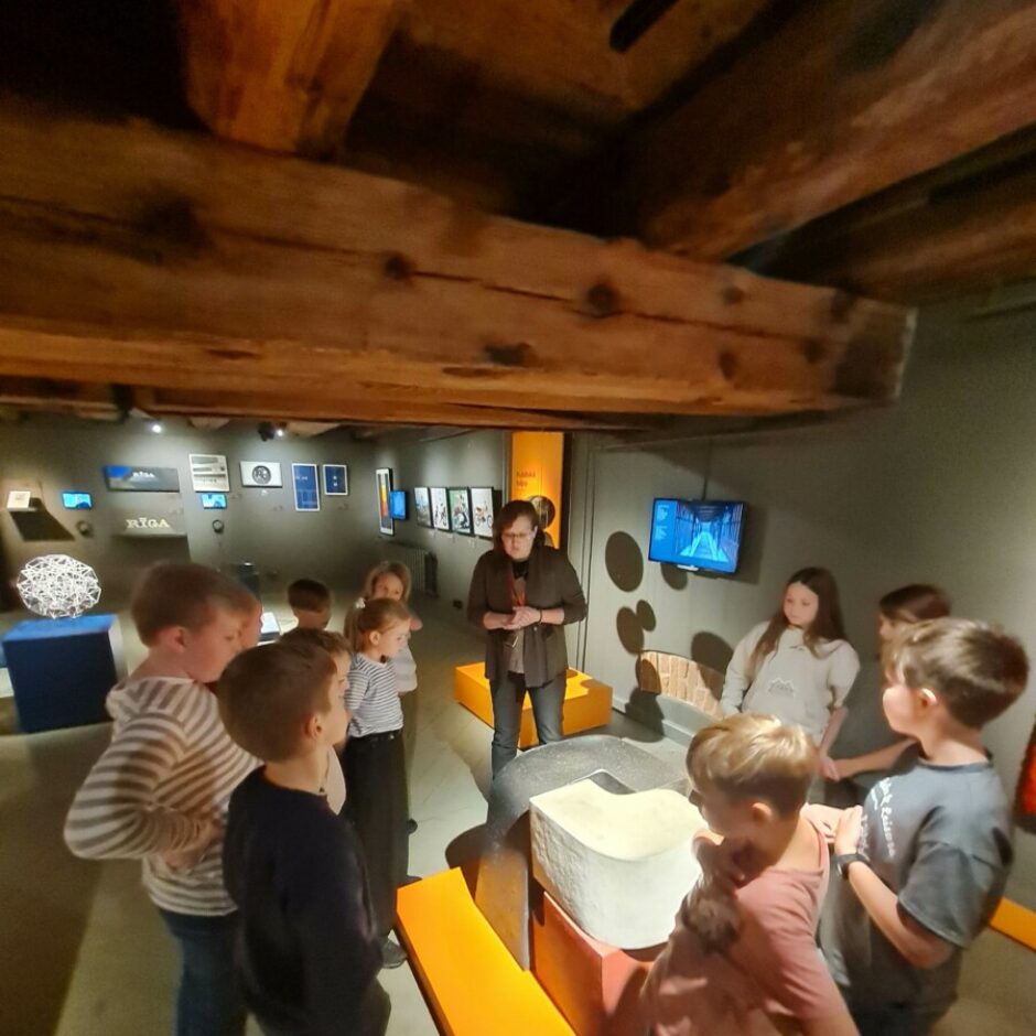 mācību ekskursija uz Dekoratīvās mākslas un dizaina muzeju