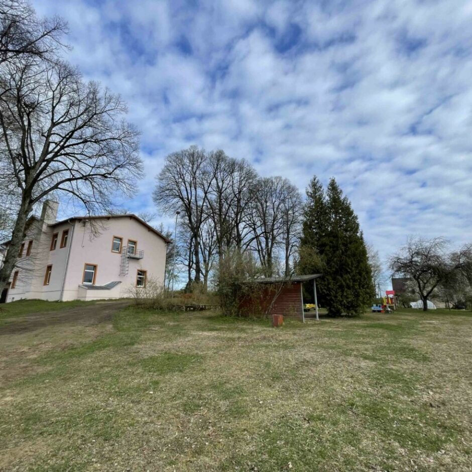 skats uz mūzikas skolu