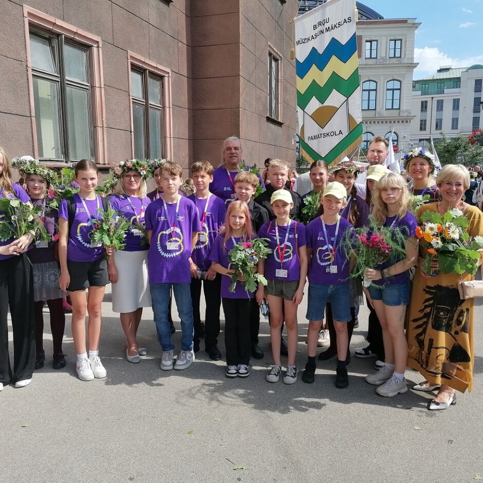 Izskanējuši  XIII Latvijas Skolu jaunatnes dziesmu un deju svētki