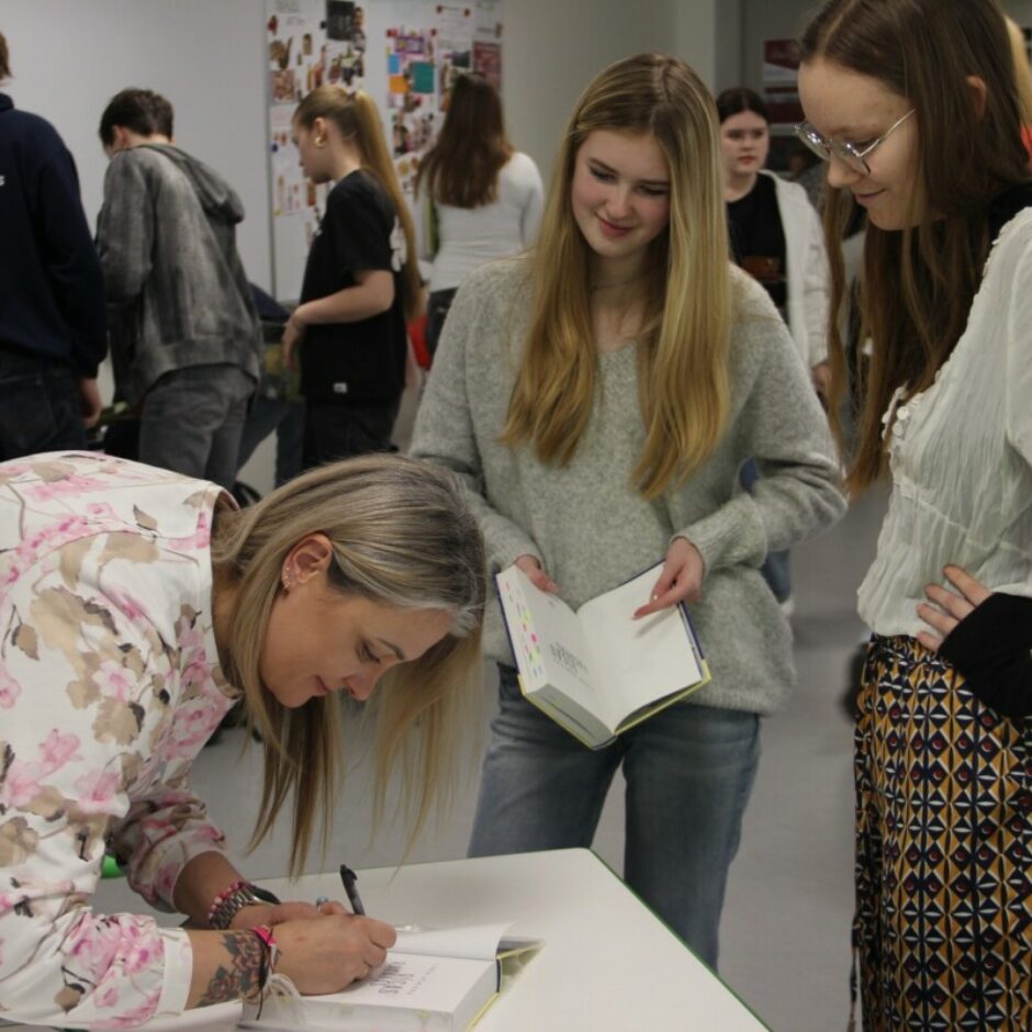 autogrāfu sniegšana