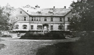 Berģu skolas pirmssākums - skats uz 1870.gada 10.novembrī dibināto Mārtiņskolu