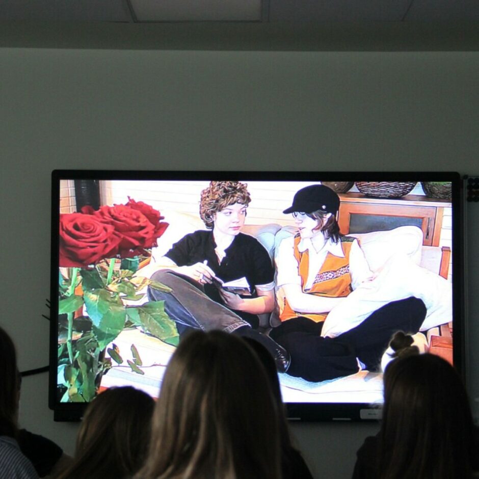 9.b skatās iestudējumu