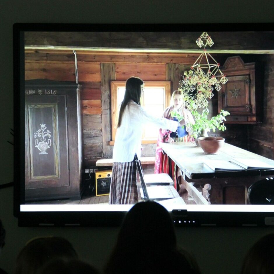 9.b skatās iestudējumu