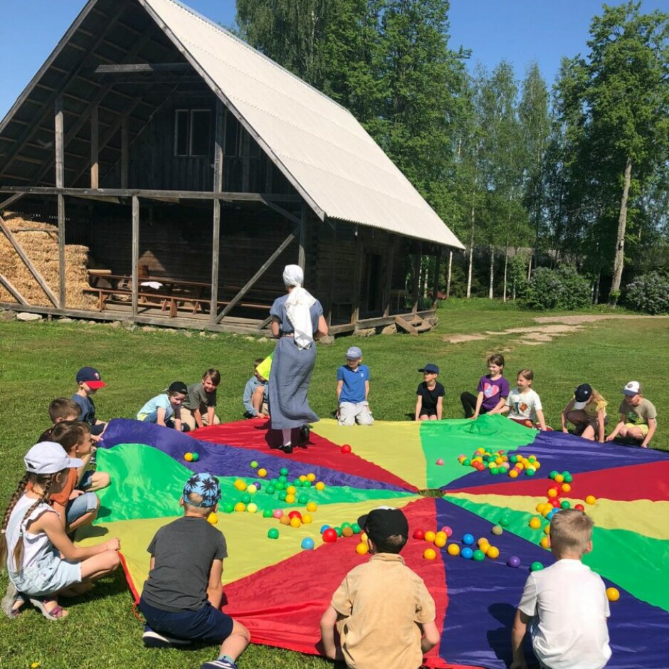 klases ekskursija uz maizes māju