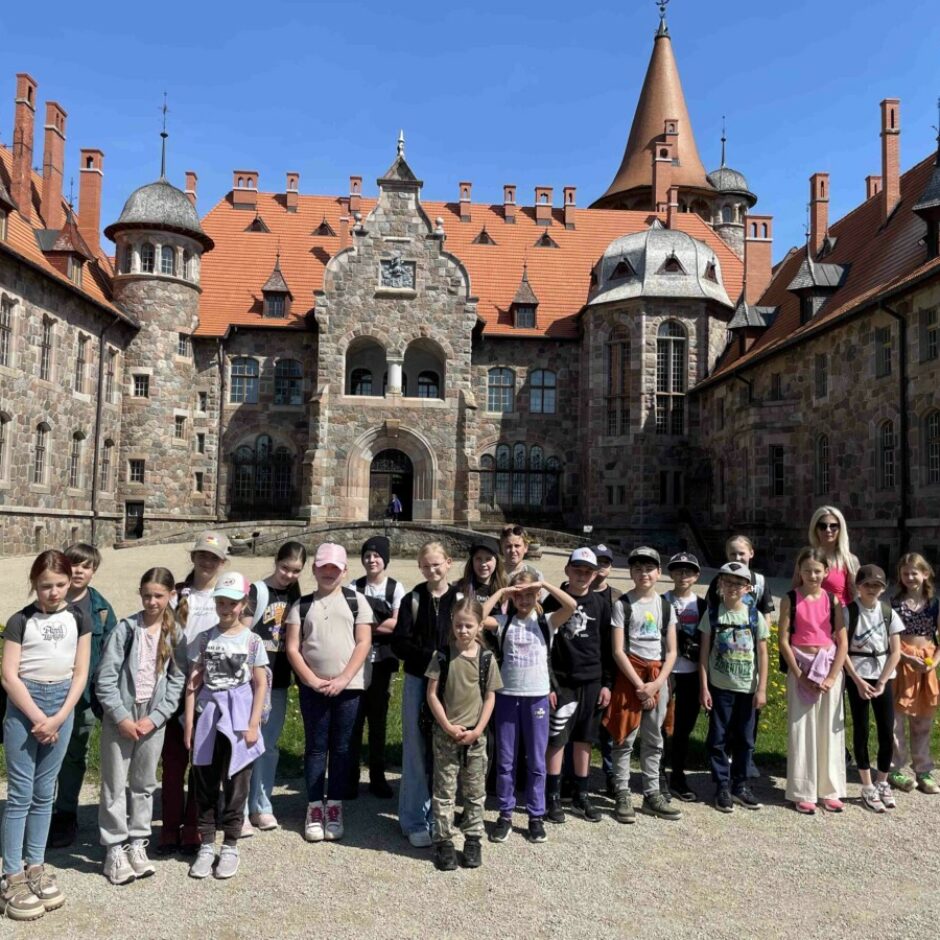 4.c klase pie Cesvaines pils