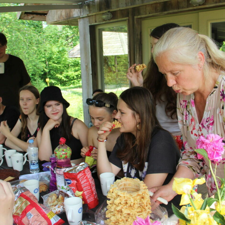 9.b klase I.Ziedoņa muzejā, pikniks ar klases audzinātāju Zintu