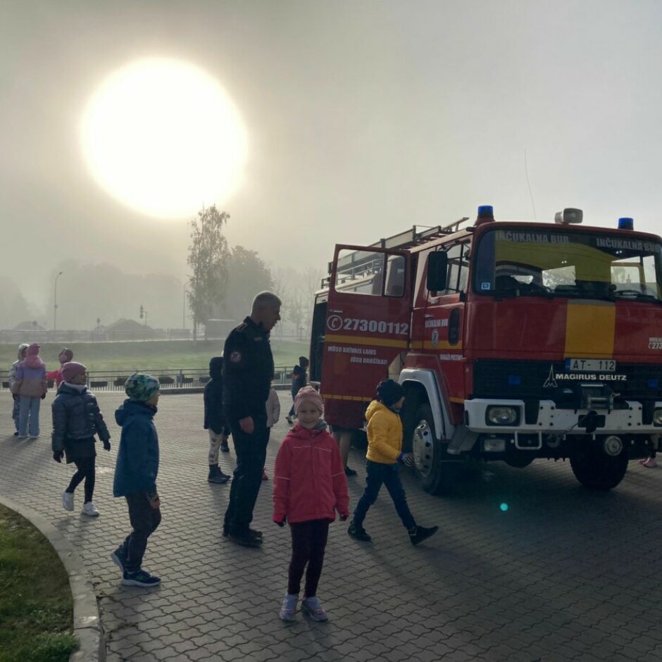 ugunsdzēsēju auto