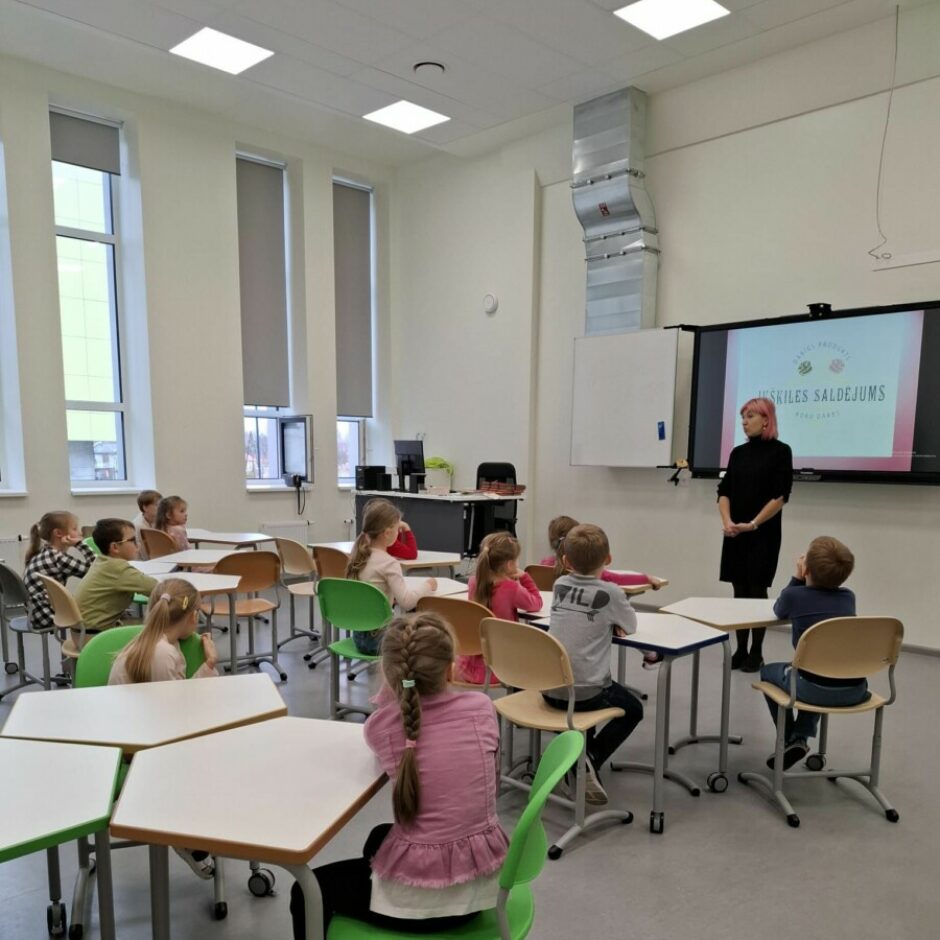 Saldējums mākslas telpā