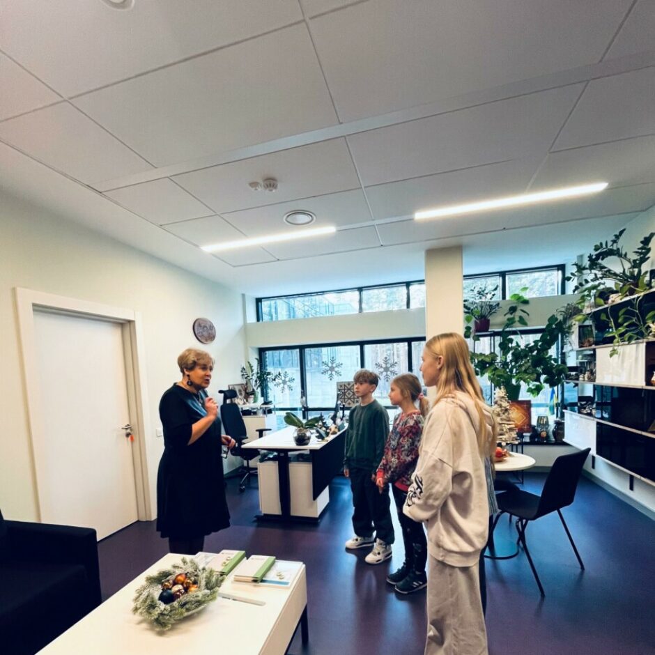 SMU pārstāvji saņem apliecības