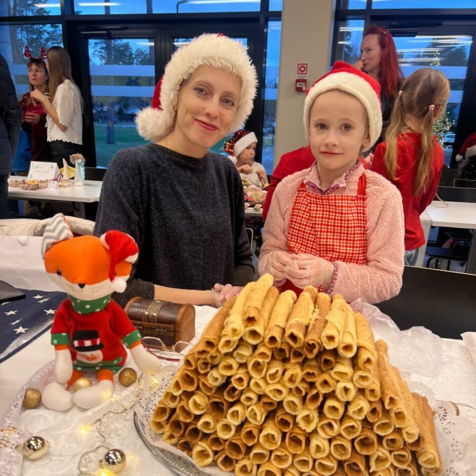 Ziemassvētku tirdziņa dalībnieki