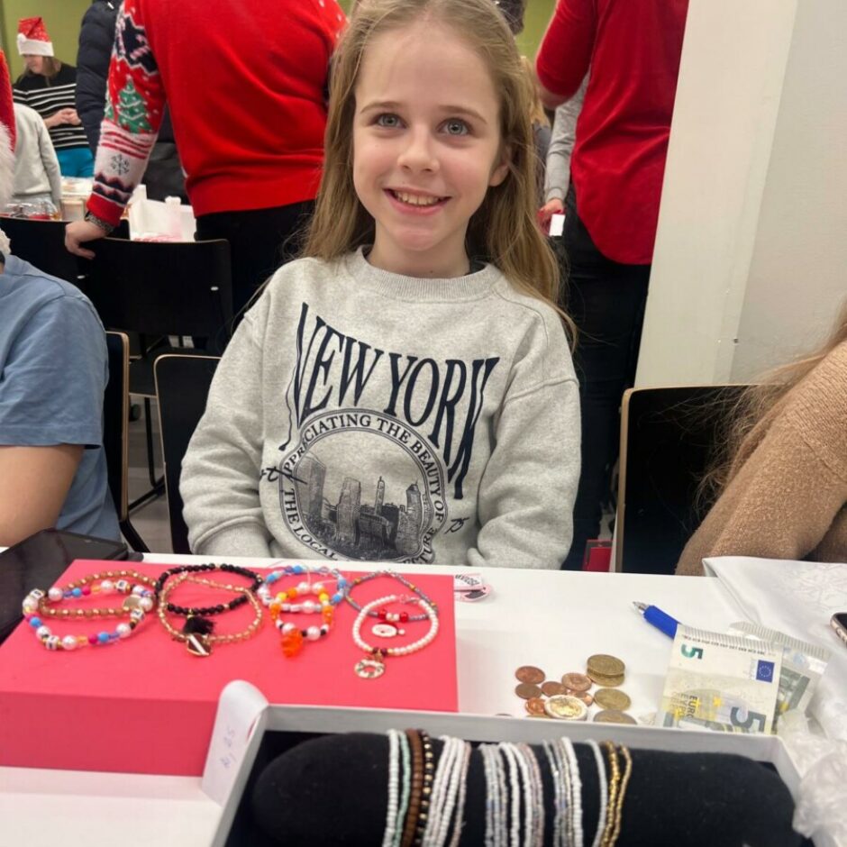 Ziemassvētku tirdziņa dalībnieki