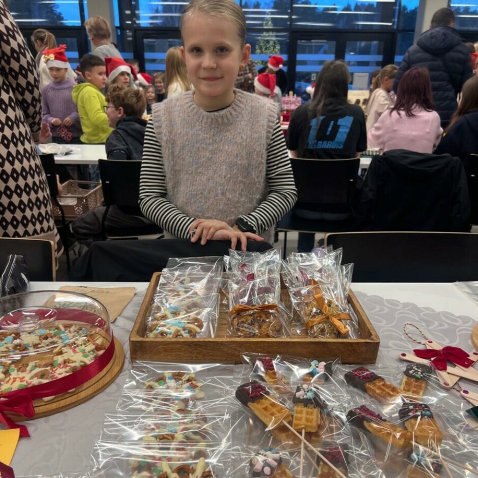 Ziemassvētku tirdziņa dalībnieki