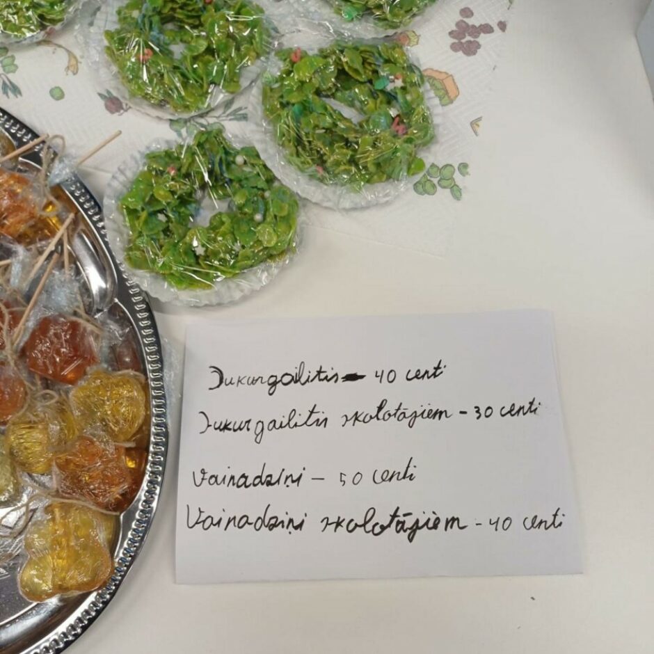 Ziemassvētku tirdziņa dalībnieki