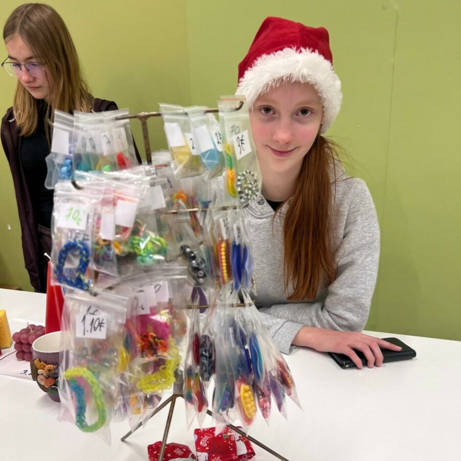 Ziemassvētku tirdziņa dalībnieki