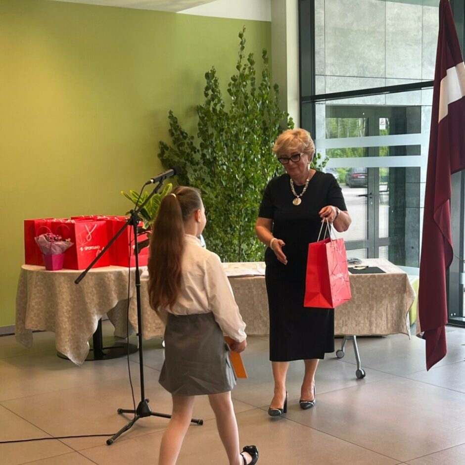 “ Starpnovadu, valsts, starptautisko olimpiāžu un konkursu uzvarētāju godināšanas pasākums”