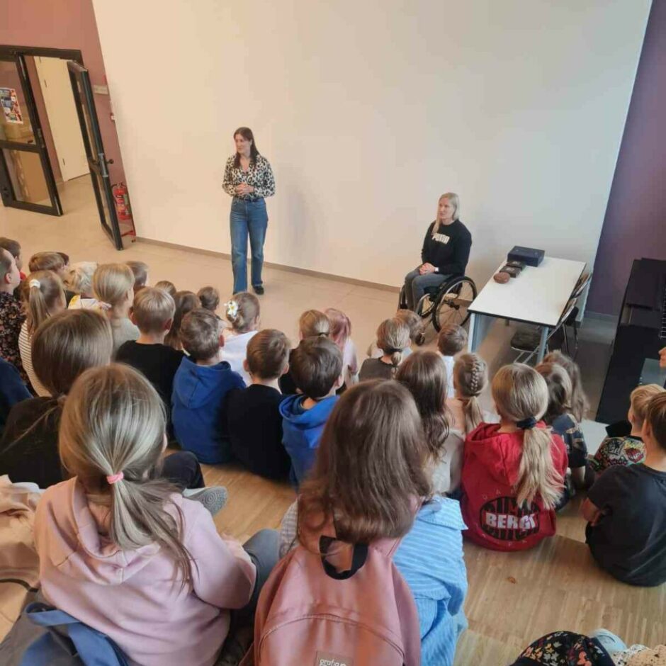 Paraolimpietes viesošanās skolā