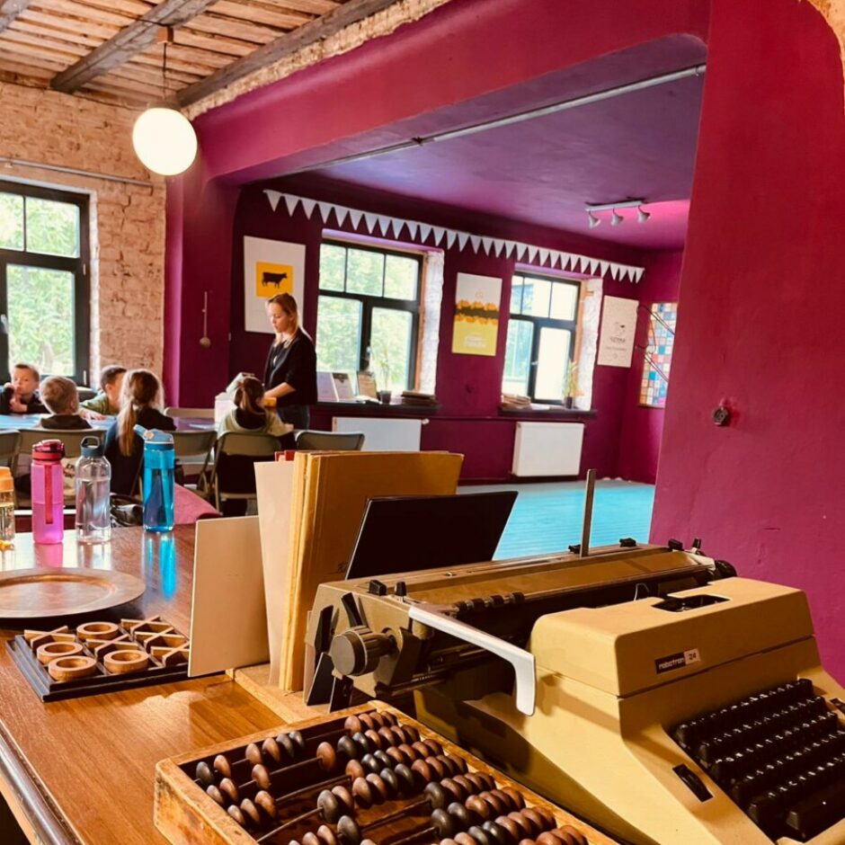 2.b un 2.d iepazīst “Skrīveru gotiņu”