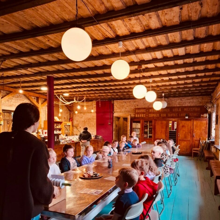 2.b un 2.d iepazīst “Skrīveru gotiņu”