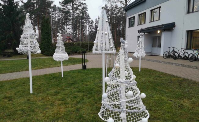 Ziemassvētku noformējums skolā