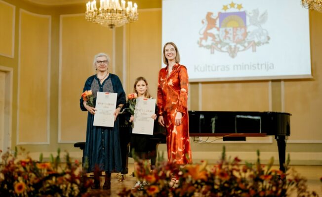 Kultūras Ministrijas balva par audzēkņu panākumiem starptautiskajos konkursos.