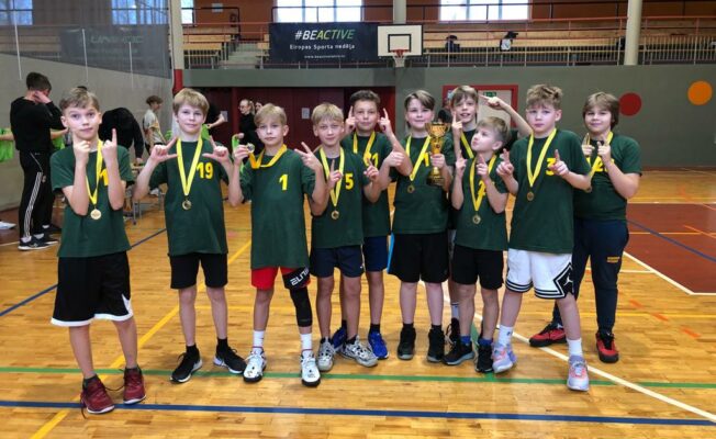 puišu komanda ar 1.vietu