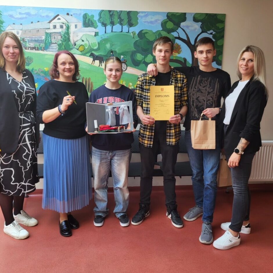 foto ar skolotājiem