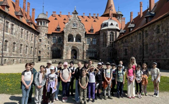 4.c klase pie Cesvaines pils