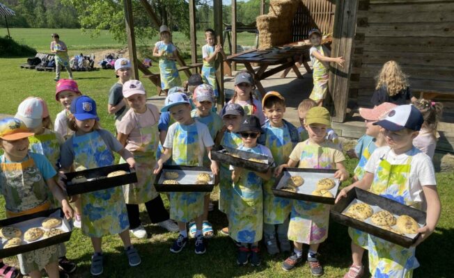 klases ekskursija uz maizes māju