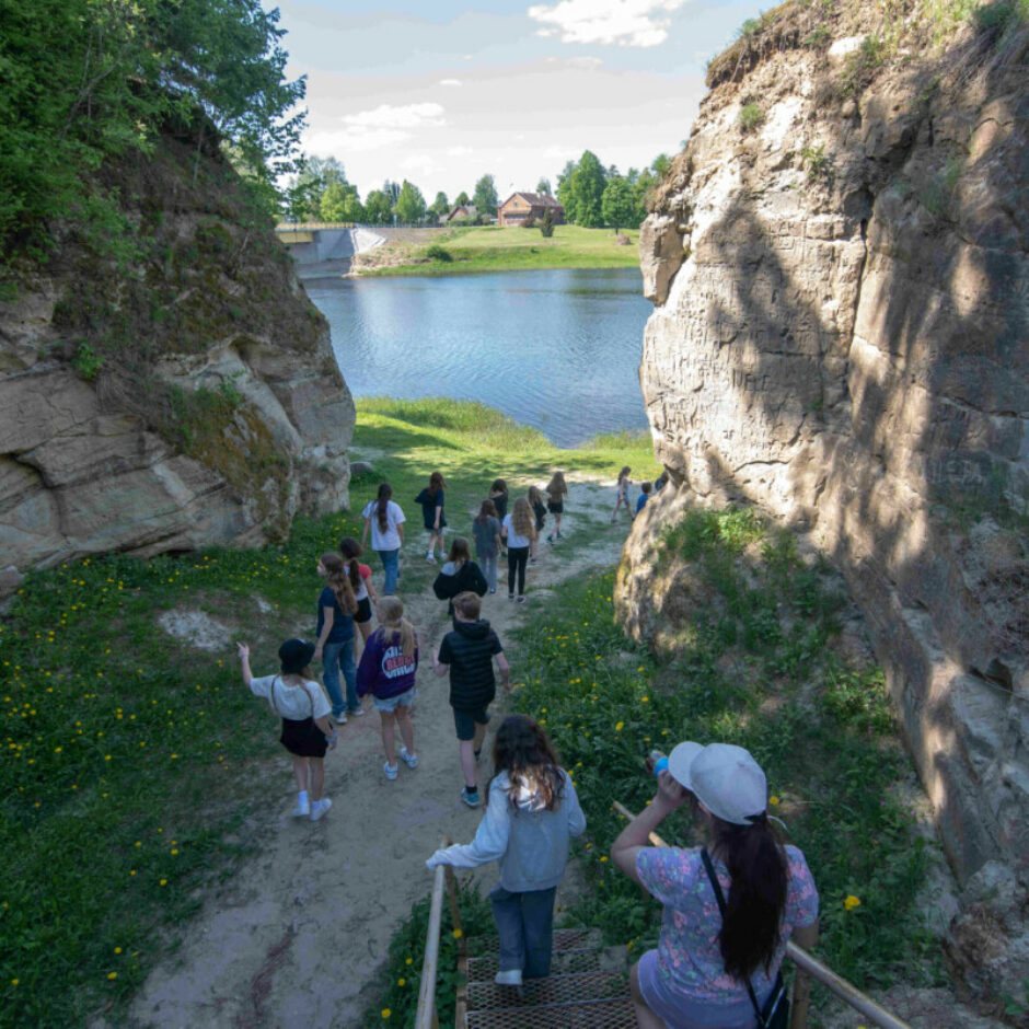 Projekta dalībnieiki ekskursijā