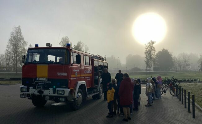 ugunsdzēsēju auto