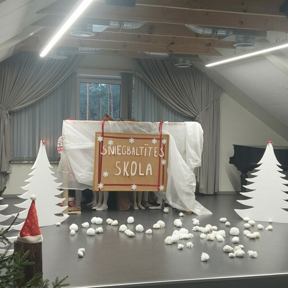 Sniegbaltītes skolā