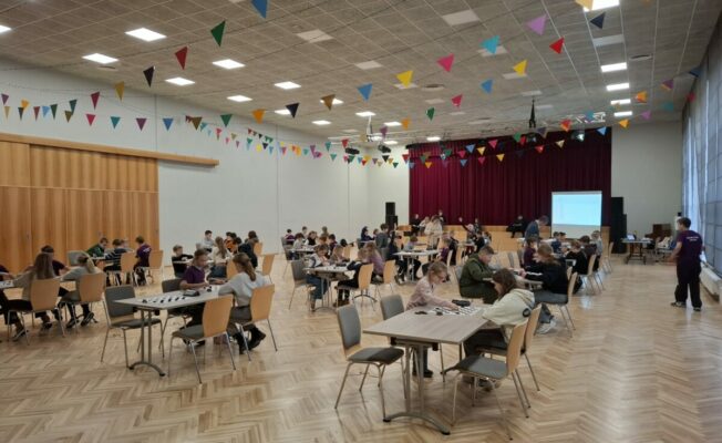 dambretes sacensības