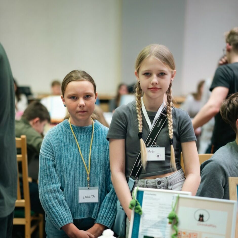 Skolēnu mācību uzņēmums Crocherles (Maija Frickausa un Loreta Kleinberga)