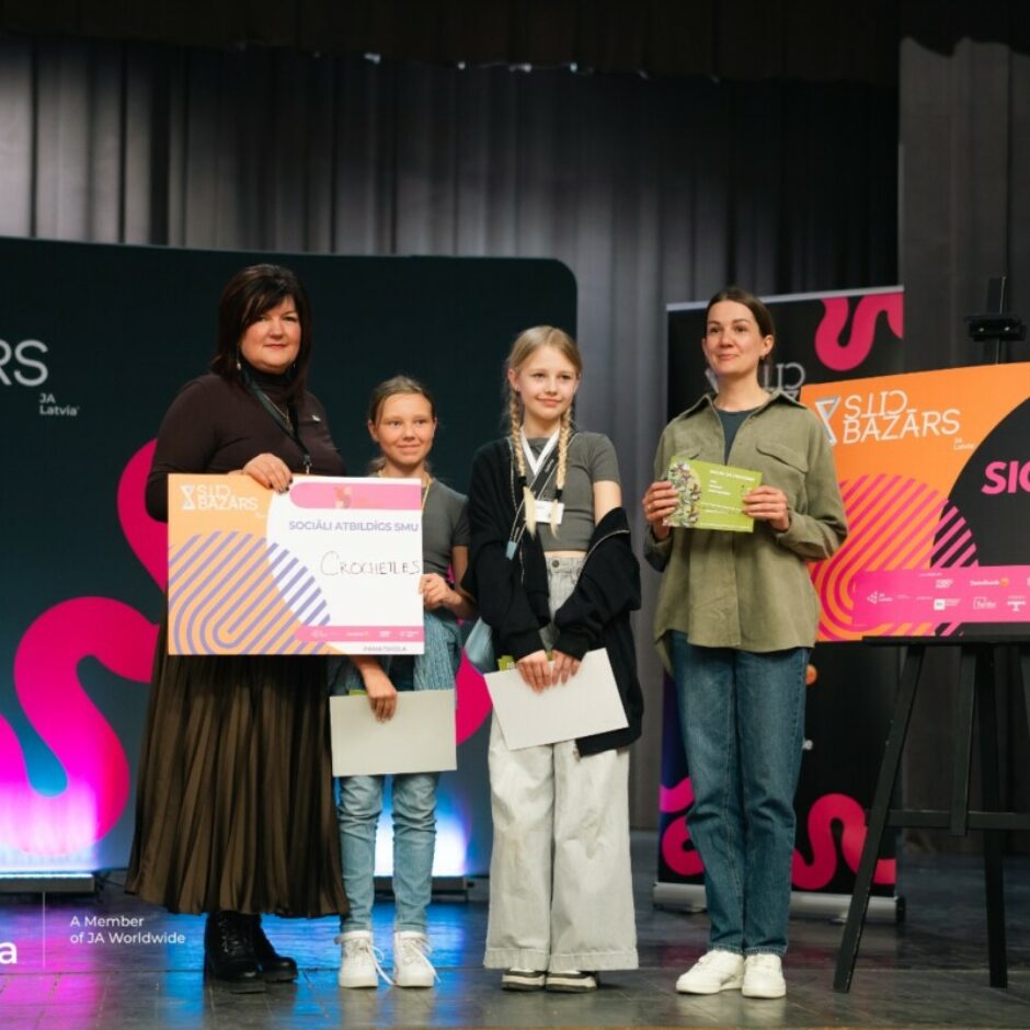 Skolēnu mācību uzņēmums Crocherles (Maija Frickausa un Loreta Kleinberga)