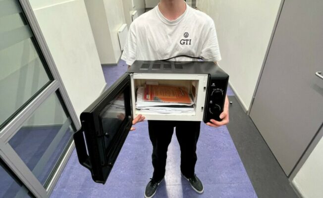 1. aprīlis-joku diena.