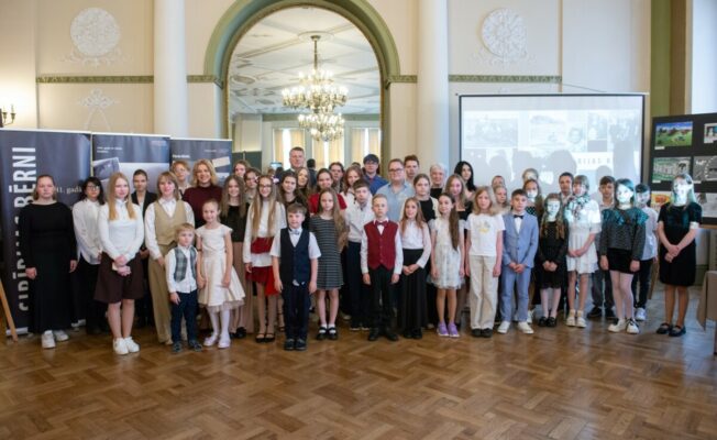 „SIBĪRIJAS BĒRNI 1941/1949 – TRIMDAS BĒRNI 1944 – DZIMUŠI SIBĪRIJĀ”