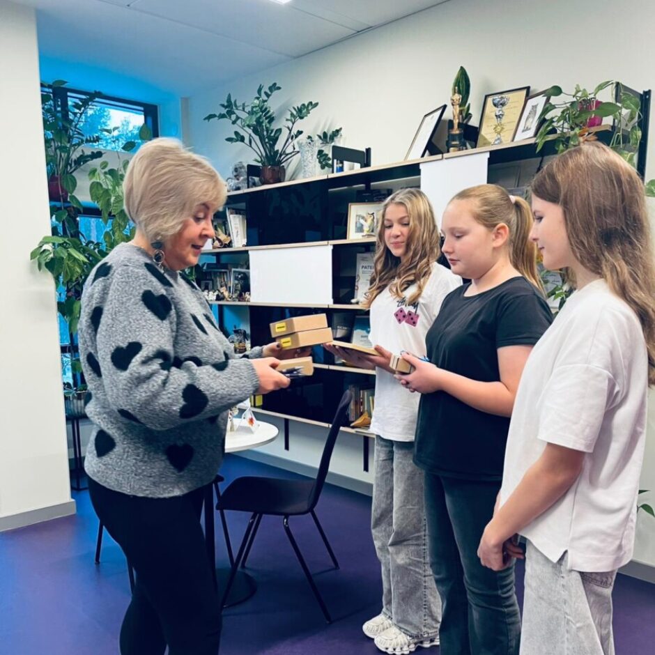 smu_simply_bow_keychains