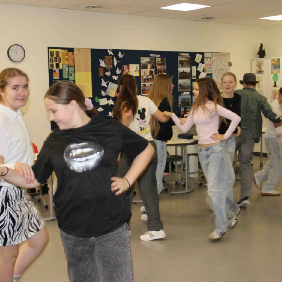 Ļinkatu, ļenkatu - pilna māja ķekatu!