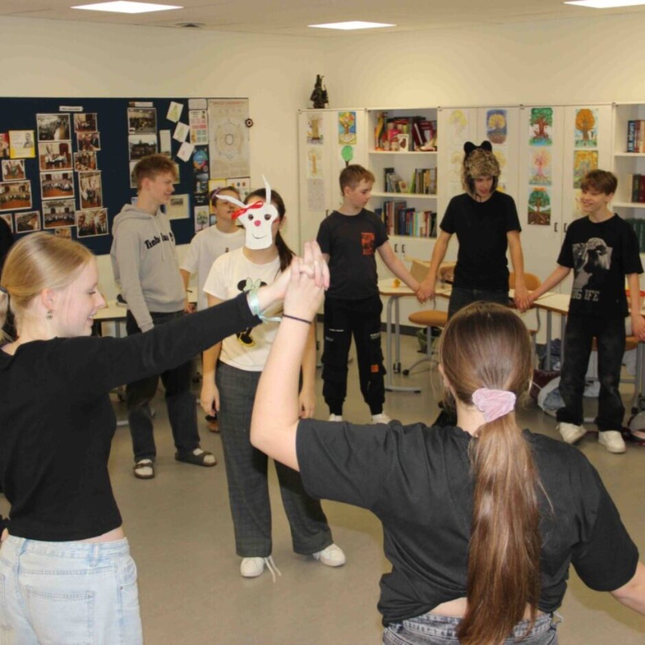 Ļinkatu, ļenkatu - pilna māja ķekatu!