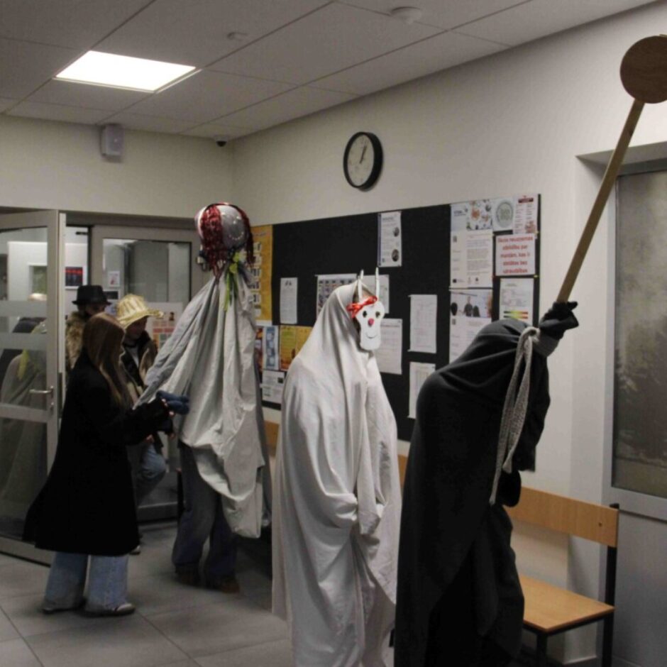 Ļinkatu, ļenkatu - pilna māja ķekatu!