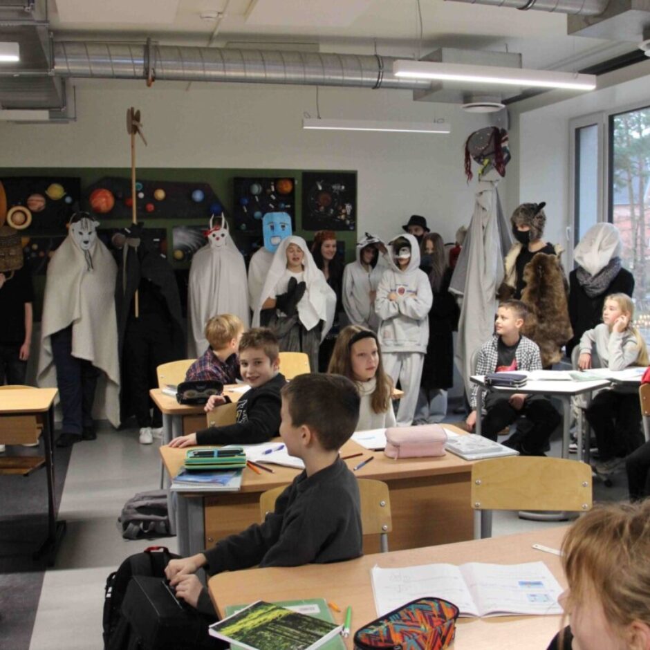 Ļinkatu, ļenkatu - pilna māja ķekatu!