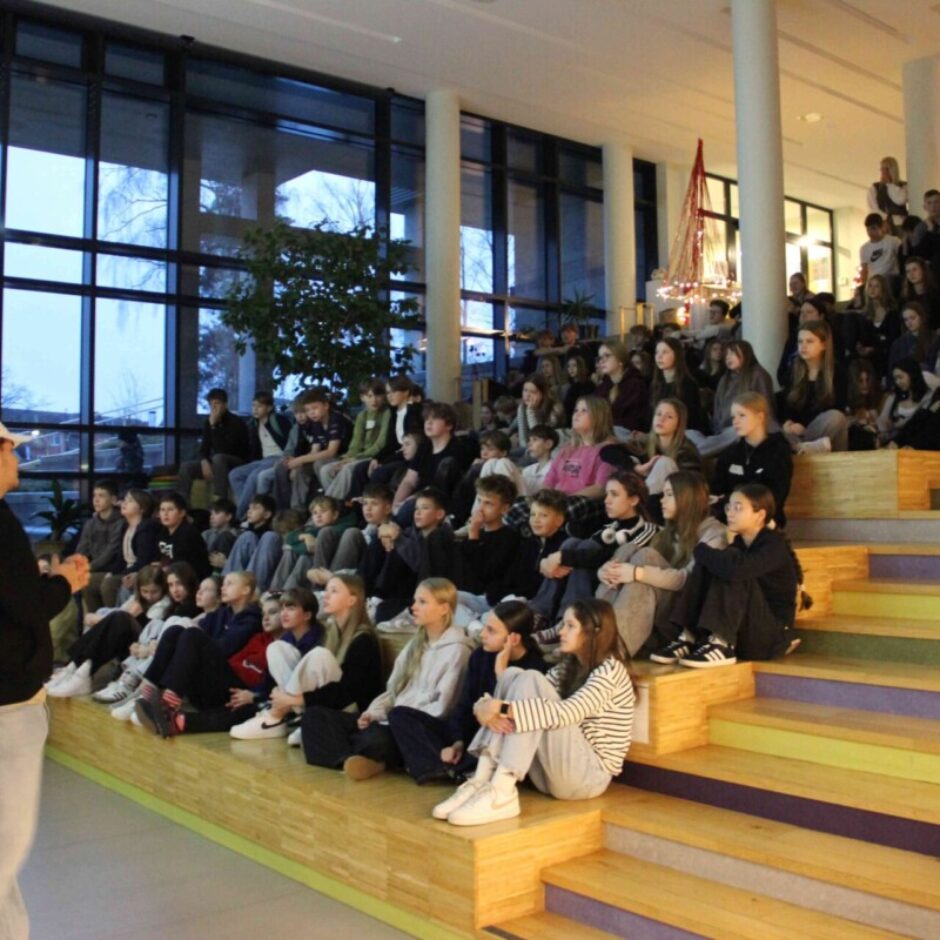 Tikšanās ar absolventu L.Lepsi