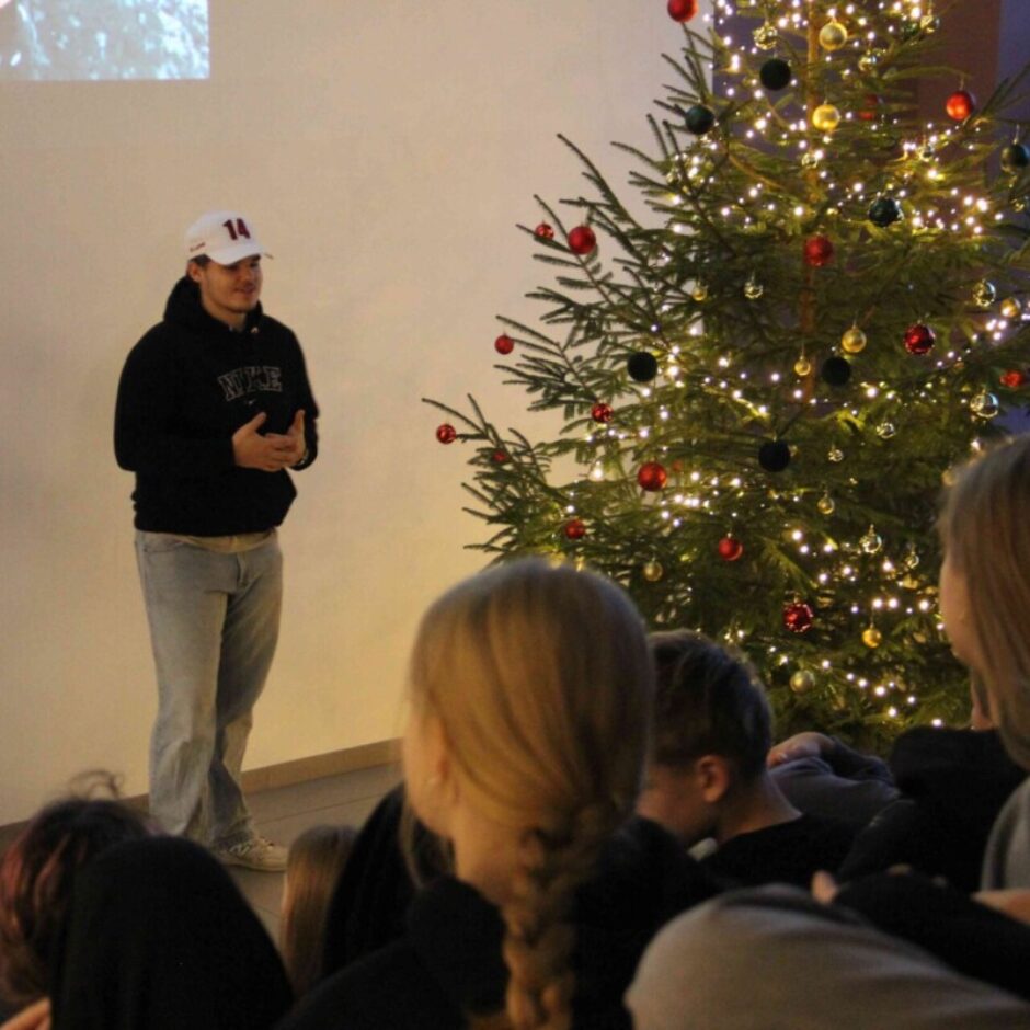 Tikšanās ar absolventu L.Lepsi