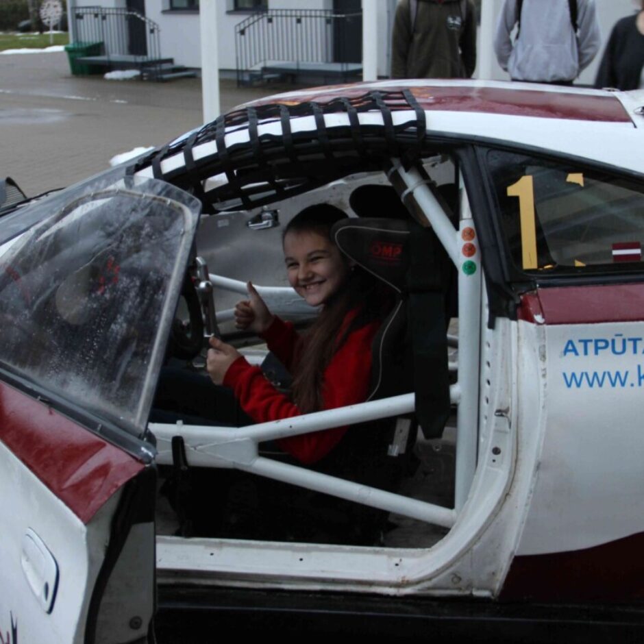 Tikšanās ar absolventu L.Lepsi