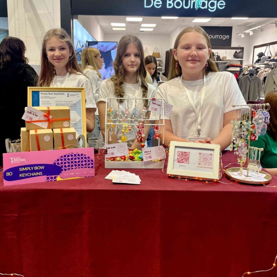 SMU Simply Bow Keychains