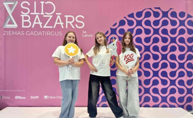 SMU Simply Bow Keychains